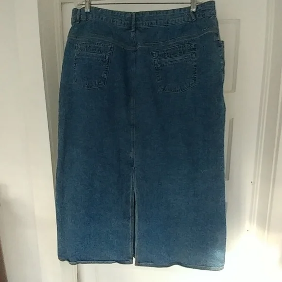 🐢St. John Bay Woman - denim skirt - Picture 3 of 8